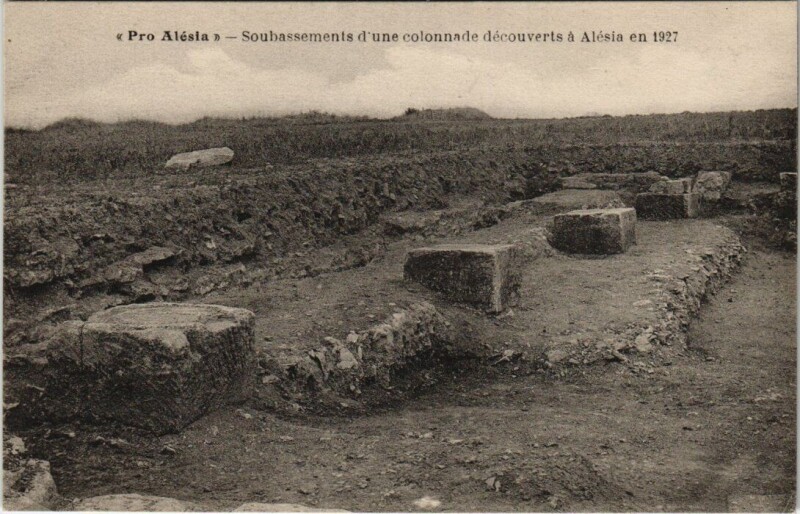 Carte postale ancienne Pro Alesia - Soubassement d'une colonnade