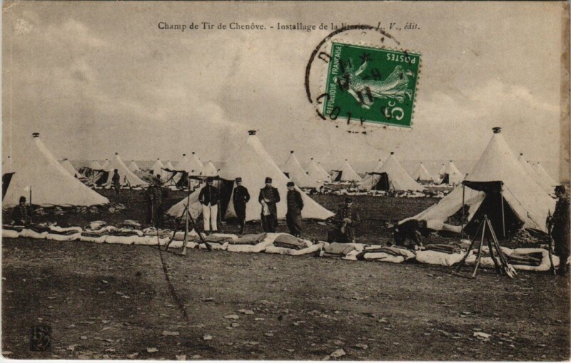 Carte postale ancienne Champ de Tir de Chenove - Installage de la literie