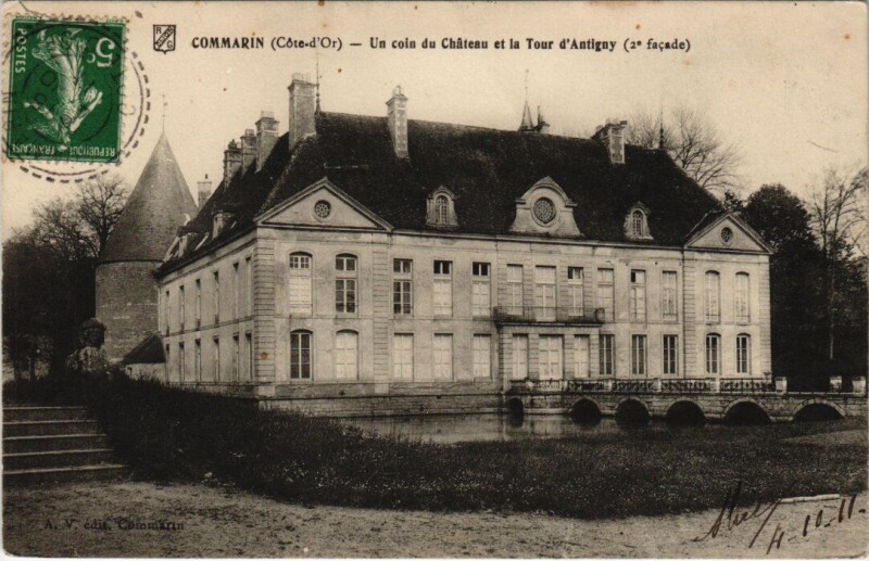 Carte postale ancienne Commarin - Un coin du Chateau et la tour d'Antigny à Commarin