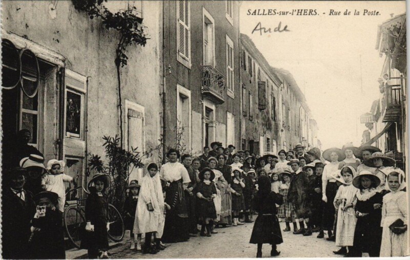 Carte postale ancienne Salles-sur-l'Hers - Rue de la Poste à Salles-sur-l'Hers