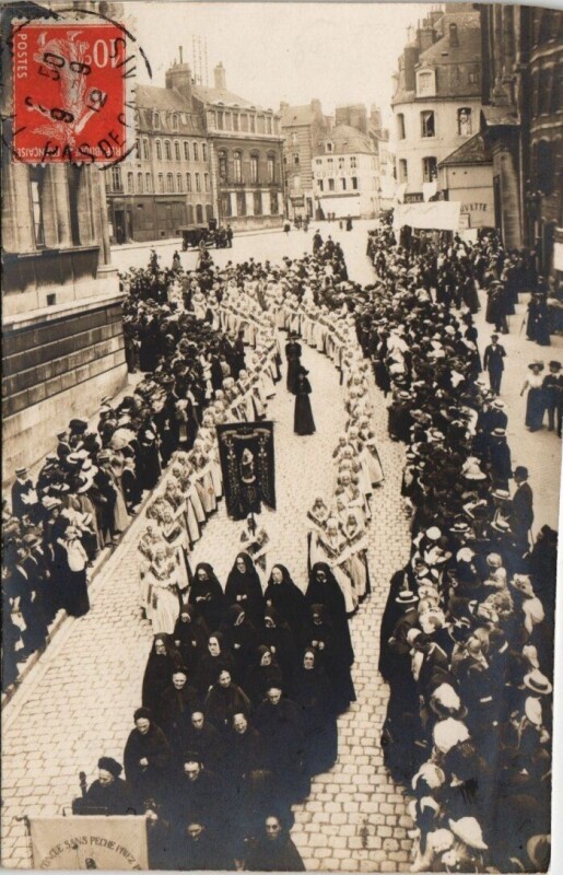 Carte postale ancienne Le Portel - carte photo la procession au Portel