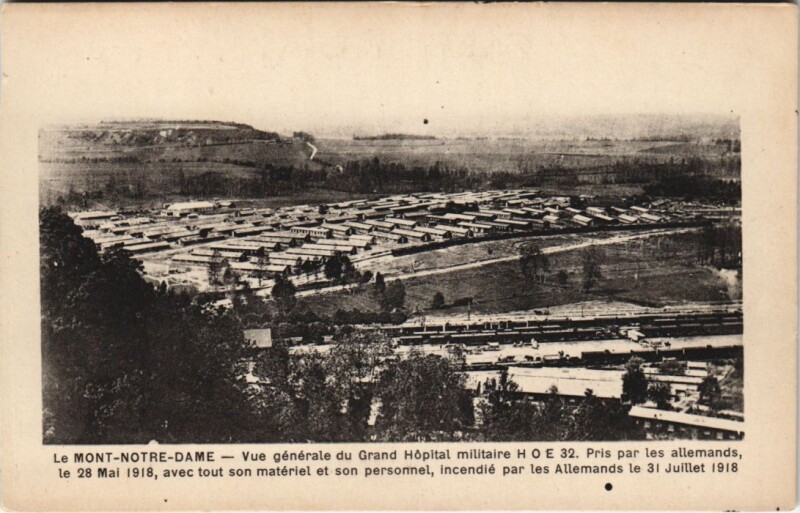 Carte postale ancienne Le Mont-Notre-Dame-Vue générale du Grand Hópital militaire