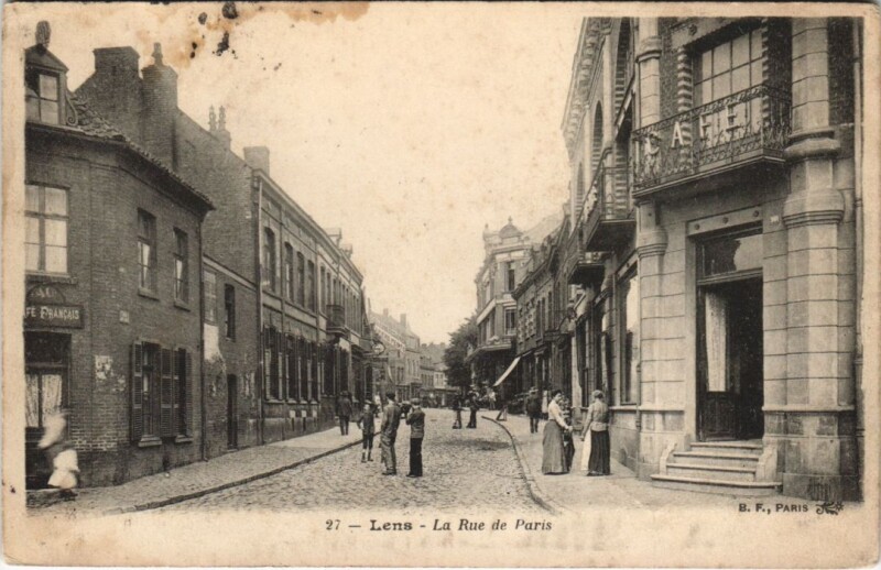 Carte postale ancienne Lens-La Rue de Paris