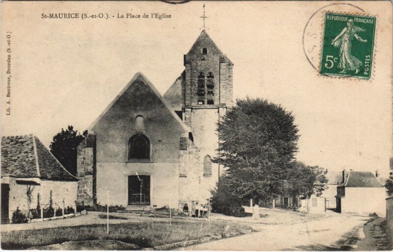 Carte postale ancienne Saint-Maurice - La Place de l'Eglise à Saint-Maurice