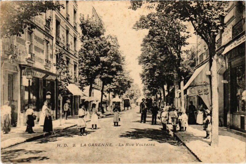 Carte postale ancienne La Garenne - La Rue Voltaire