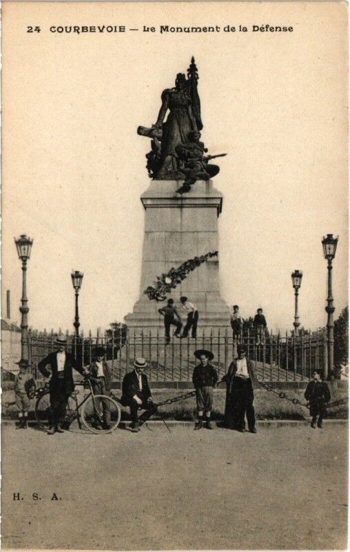 Carte postale ancienne Courbevoie - Le Monument de la Défense à Courbevoie