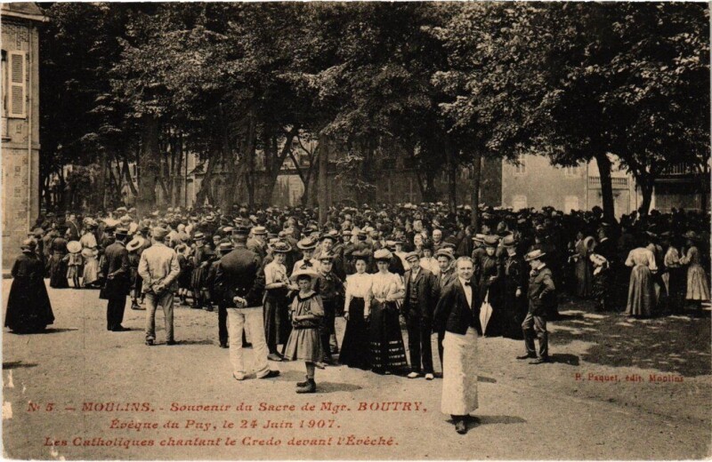Carte postale ancienne Moulins - Souvenir du Sacre de Mgr. Boutry à Moulins