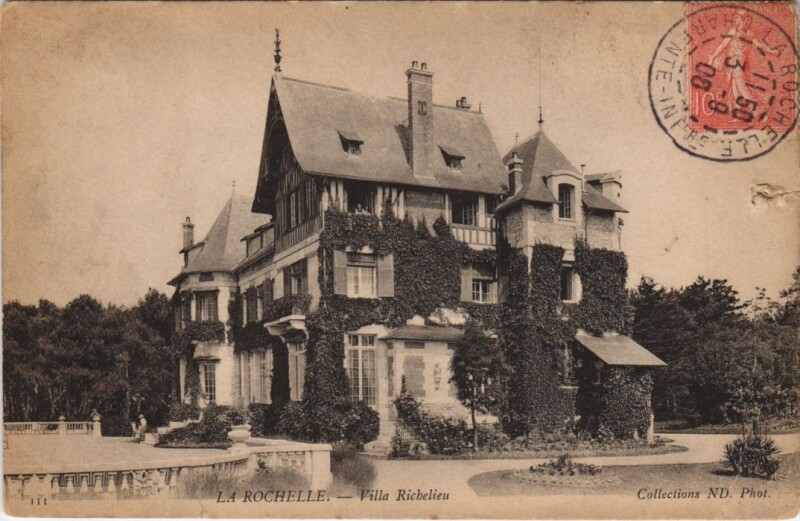 Carte postale ancienne La Rochelle-Villa Richelieu à La Rochelle