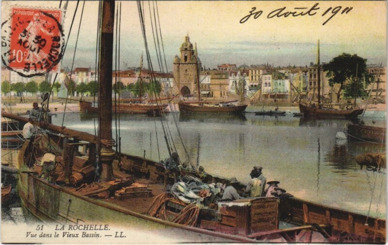 Carte postale ancienne La Rochelle-Vue dans le Vieux Bassin à La Rochelle