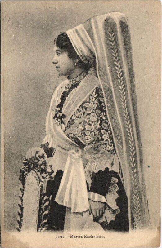 Carte postale ancienne Mariée Rochelaise