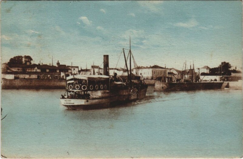 Carte postale ancienne Ile de Re-Le Coligny aprés avoir touché La Flotte fait machine à La Flotte