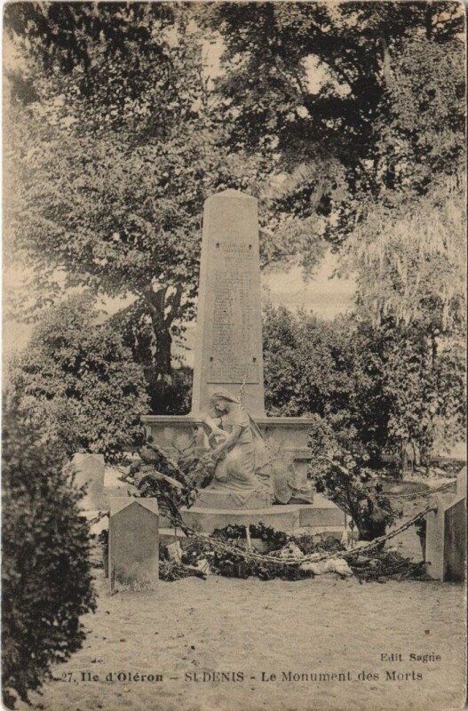 Carte postale ancienne Ile d'Oleron-St Denis-Le Monument des Morts