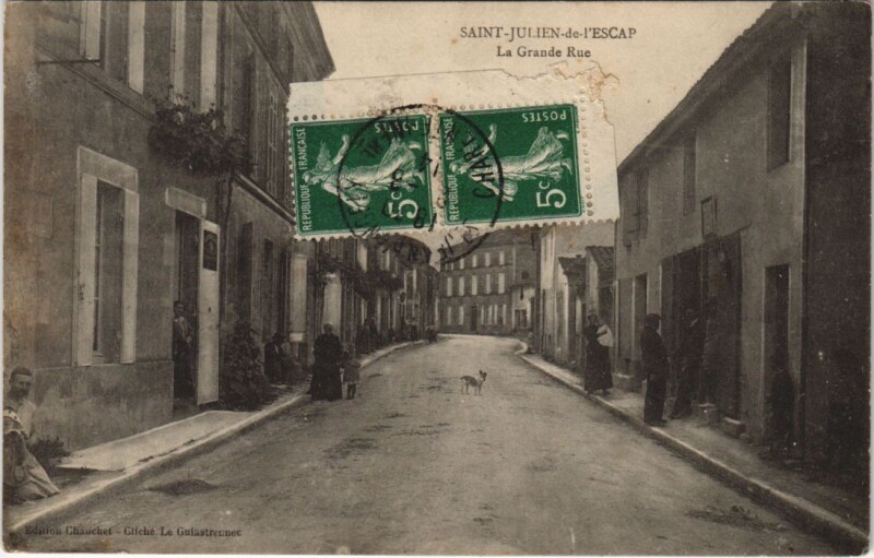 Carte postale ancienne Saint-Julien-de-l'Escap-La Grande Rue à Saint-Julien-de-l'Escap