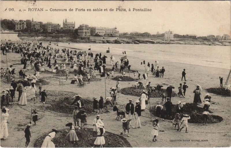 Carte postale ancienne Royan-Concours de Forts en sable et de Puits a Pontaillac à Royan