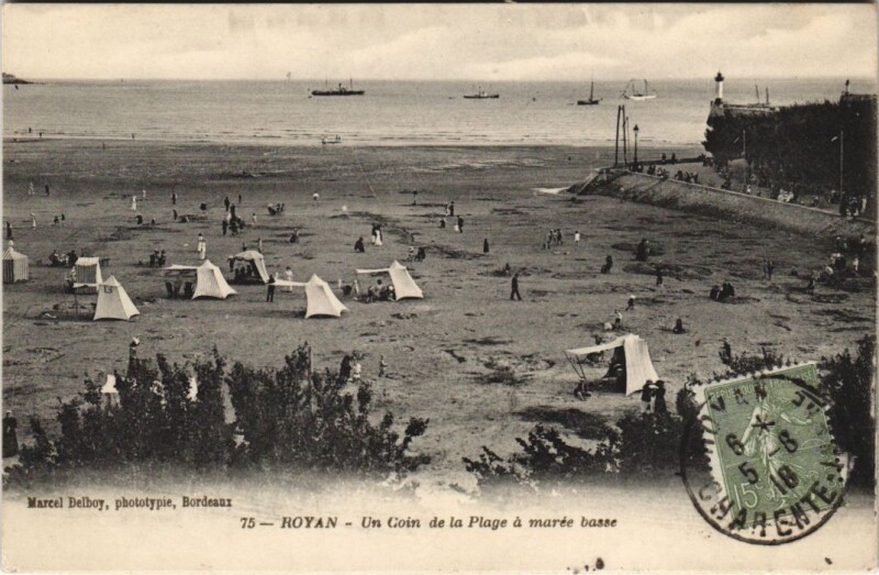 Carte postale ancienne Royan-Un Coin de la Plage a marée basse à Royan