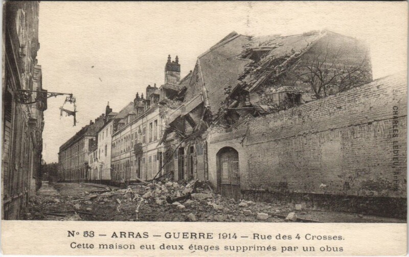 Carte postale ancienne Arras-Guerre-Rue des 4 Crosses à Arras