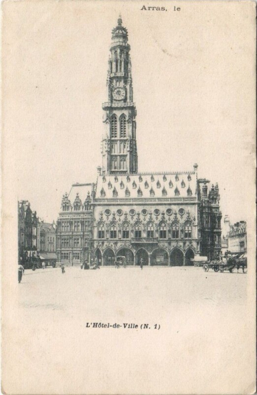 Carte postale ancienne Arras-L'Hótel de Ville à Arras