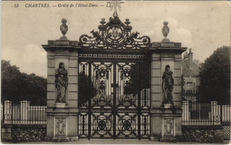 Carte postale ancienne Chartres-Grille de l'Hotel-Dieu à Chartres