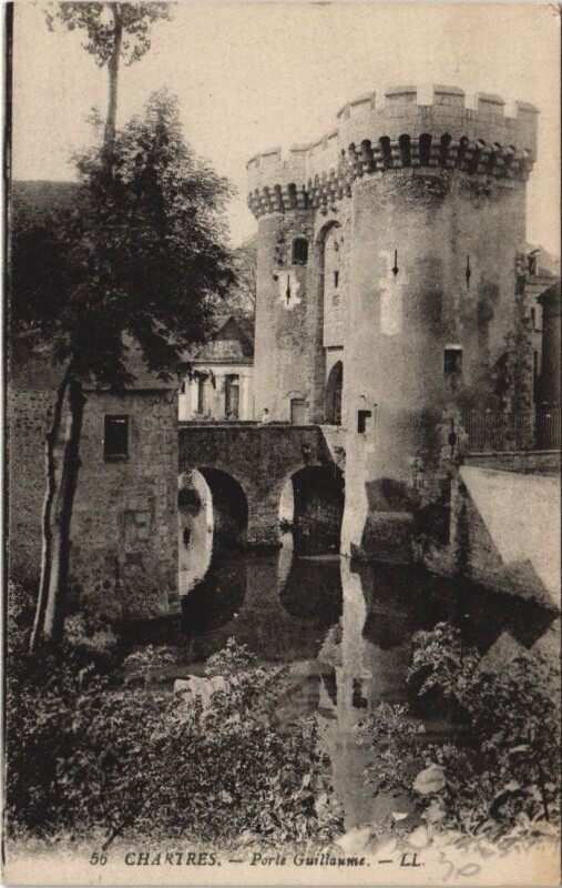 Carte postale ancienne Chartres-La Porte Guillaume à Chartres