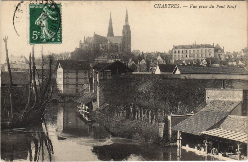 Carte postale ancienne Chartres-Vue prise du Pont Neuf à Chartres