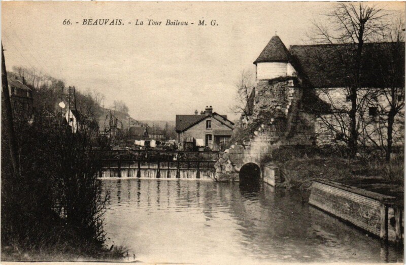 Carte postale ancienne Beauvais La Tour Boileau France à Beauvais