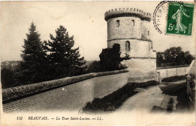 Carte postale ancienne Beauvais La Tour Saint-Lucien France à Beauvais