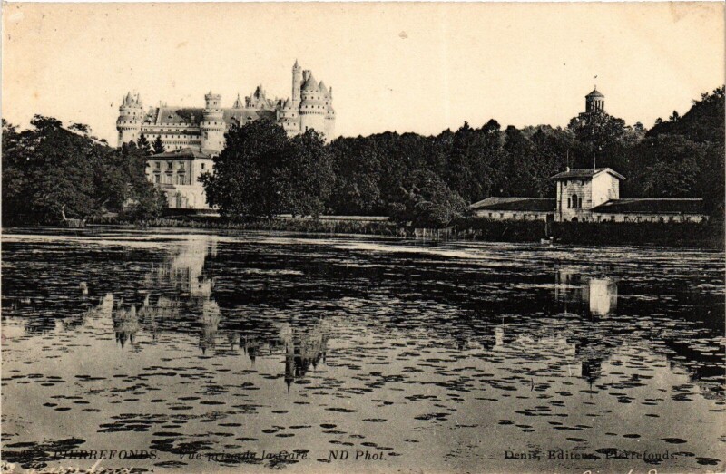 Carte postale ancienne Pierrefonds Vue prise de la Gare France à Pierrefonds