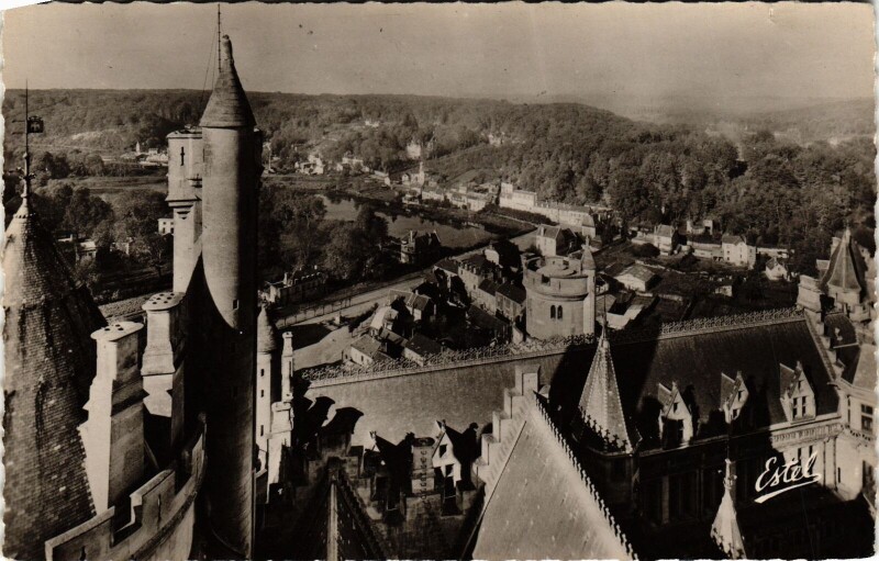Carte postale ancienne Pierrefonds Tour de Guet France à Pierrefonds