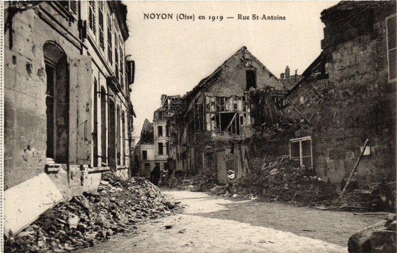 Carte postale ancienne Noyon Rue St.Antoine France à Noyon