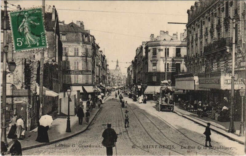 Carte postale ancienne Saint-Denis - La Rue de la République à Saint-Denis