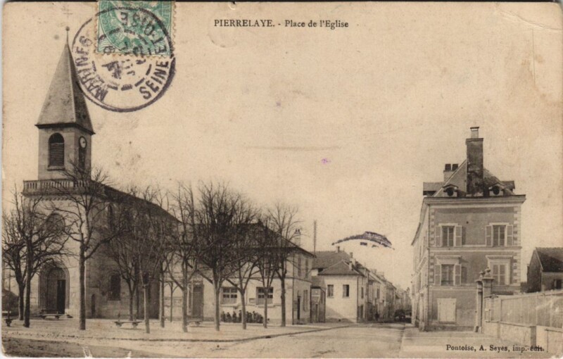 Carte postale ancienne Pierrelaye - Place de l'Eglise à Pierrelaye