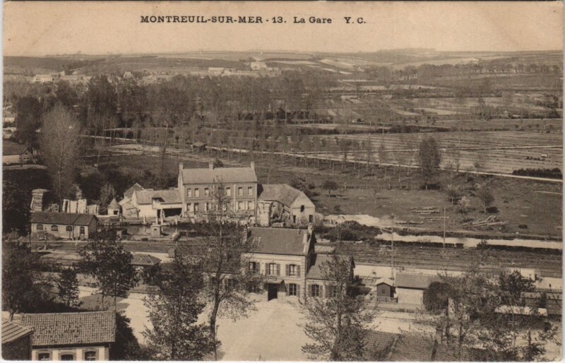 Carte postale ancienne Montreuil-sur-Mer - La Gare à Montreuil