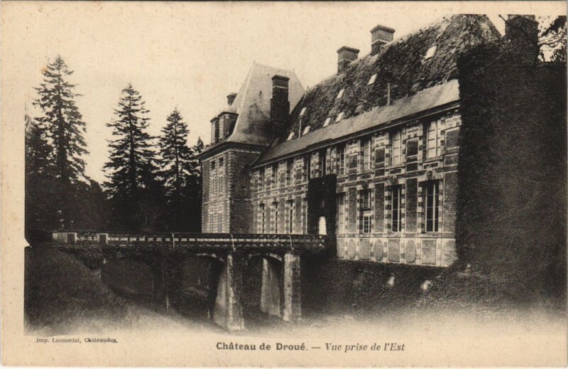 Carte postale ancienne Chateau de Droué - Vue prise de l'Est
