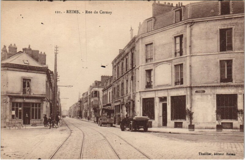 Carte postale ancienne Reims - Rue de Cernay à Reims