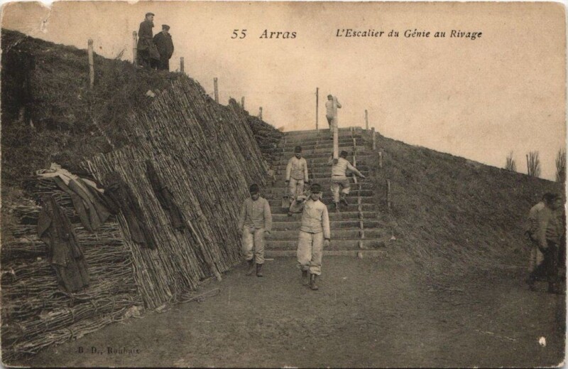 Carte postale ancienne Arras-L'Escalier du Génie au Rivage à Arras