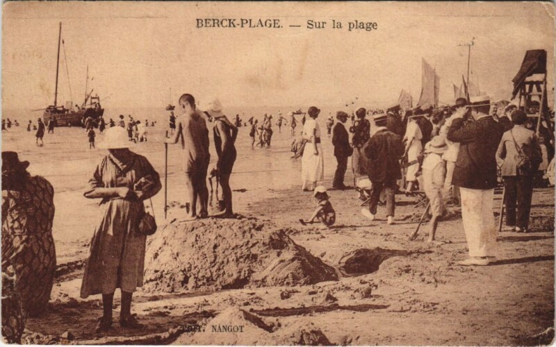 Carte postale ancienne Berck-Plage-Sur la plage à Berck