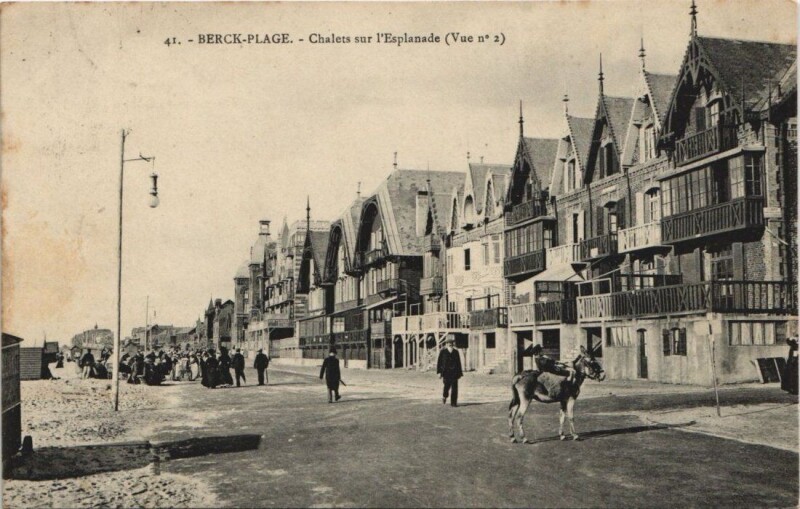 Carte postale ancienne Berck-Plage-Chalets sur l'Esplanade à Berck