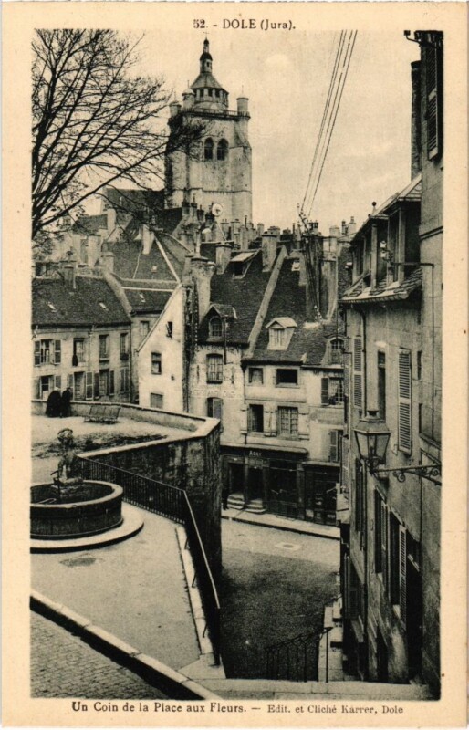 Carte postale ancienne Dole- Un Coin de la Place aux Fleurs France