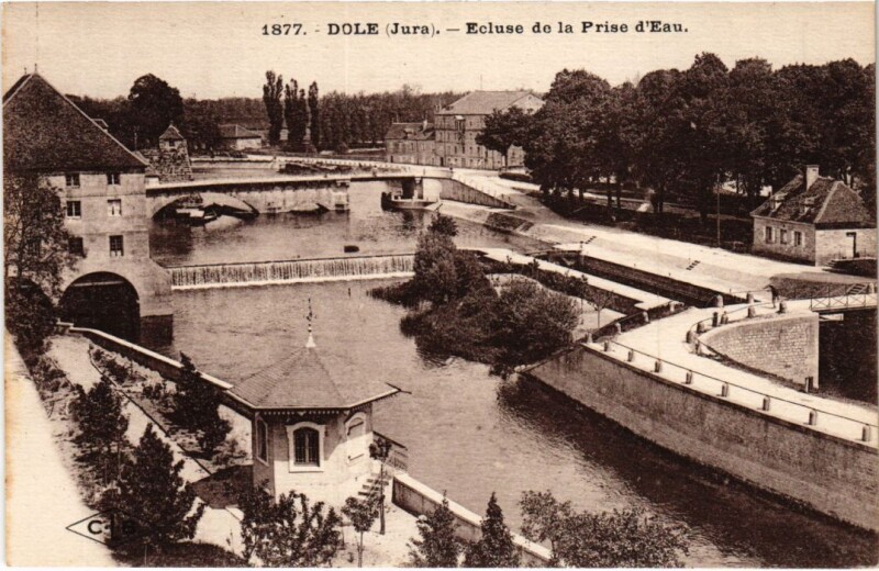 Carte postale ancienne Dole- Ecluse de la Prise d'Eau France