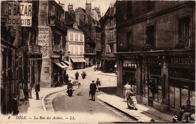 Carte postale ancienne Dole- La Rue des Arenes France