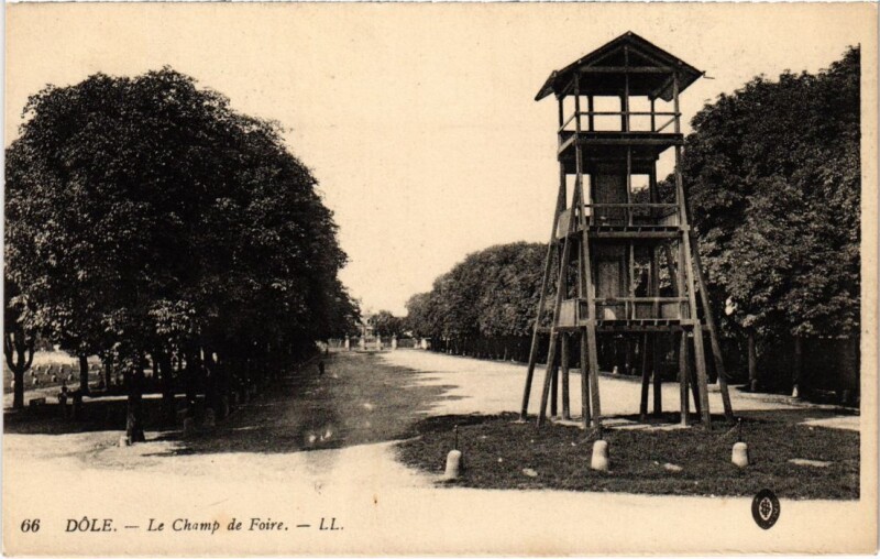 Carte postale ancienne Dole- Le Champ de Foire France