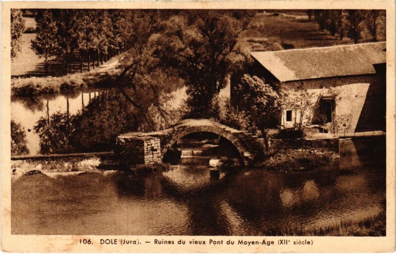 Carte postale ancienne Dole- Ruines du vieux Pont du Moyen Age France