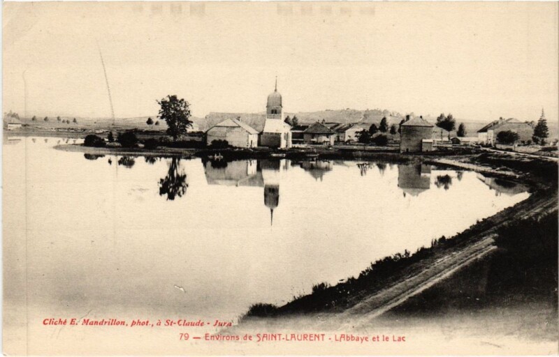 Carte postale ancienne Saint Claude- Abbaye et le Lac France à Saint-Claude