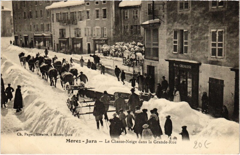 Carte postale ancienne Morez- Le Chasse Neige dans la Grande Rue France-