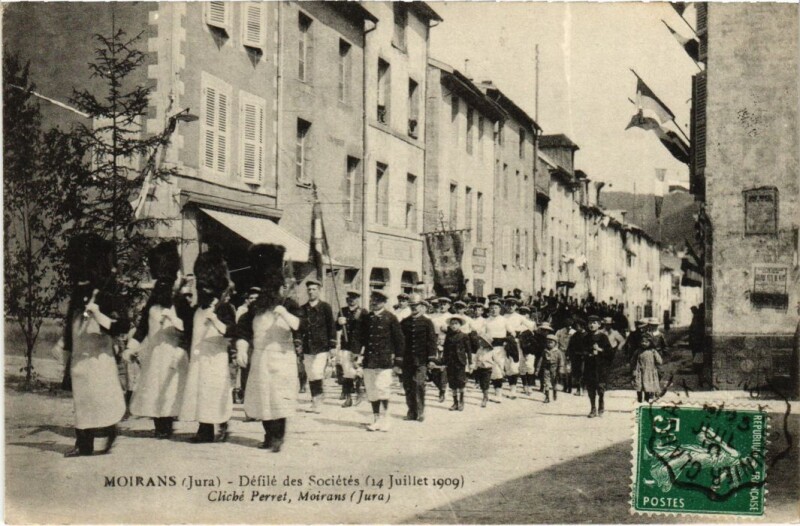 Carte postale ancienne Moirans- Defile des Societes France-