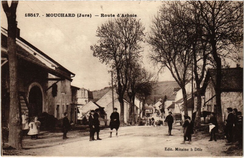 Carte postale ancienne Mouchard- Route d'Arbois France- à Arbois