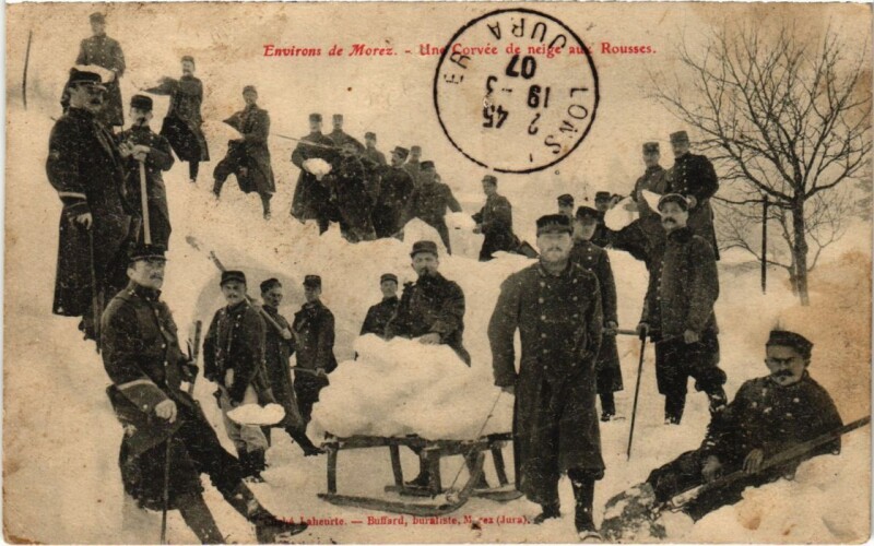 Carte postale ancienne Une Corvee de neige aux Rousses France-