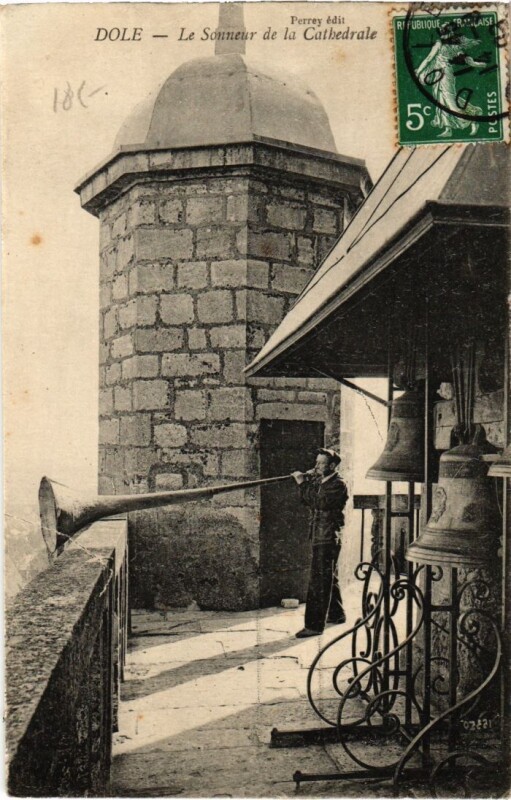 Carte postale ancienne Dole- Le Sonneur de la Cathedrale France-
