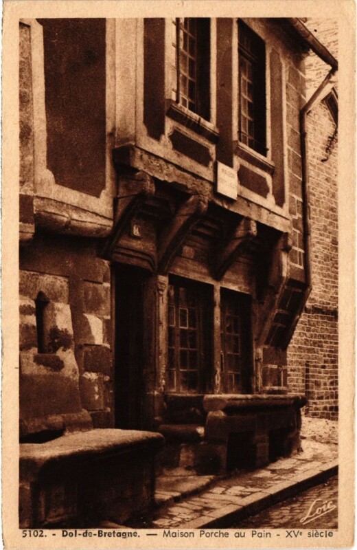 Carte postale ancienne Dol de Bretagne Maison Porche au Pain France à Dol-de-Bretagne