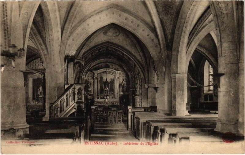 Carte postale ancienne Estissac - Interieur de l'Eglise à Estissac